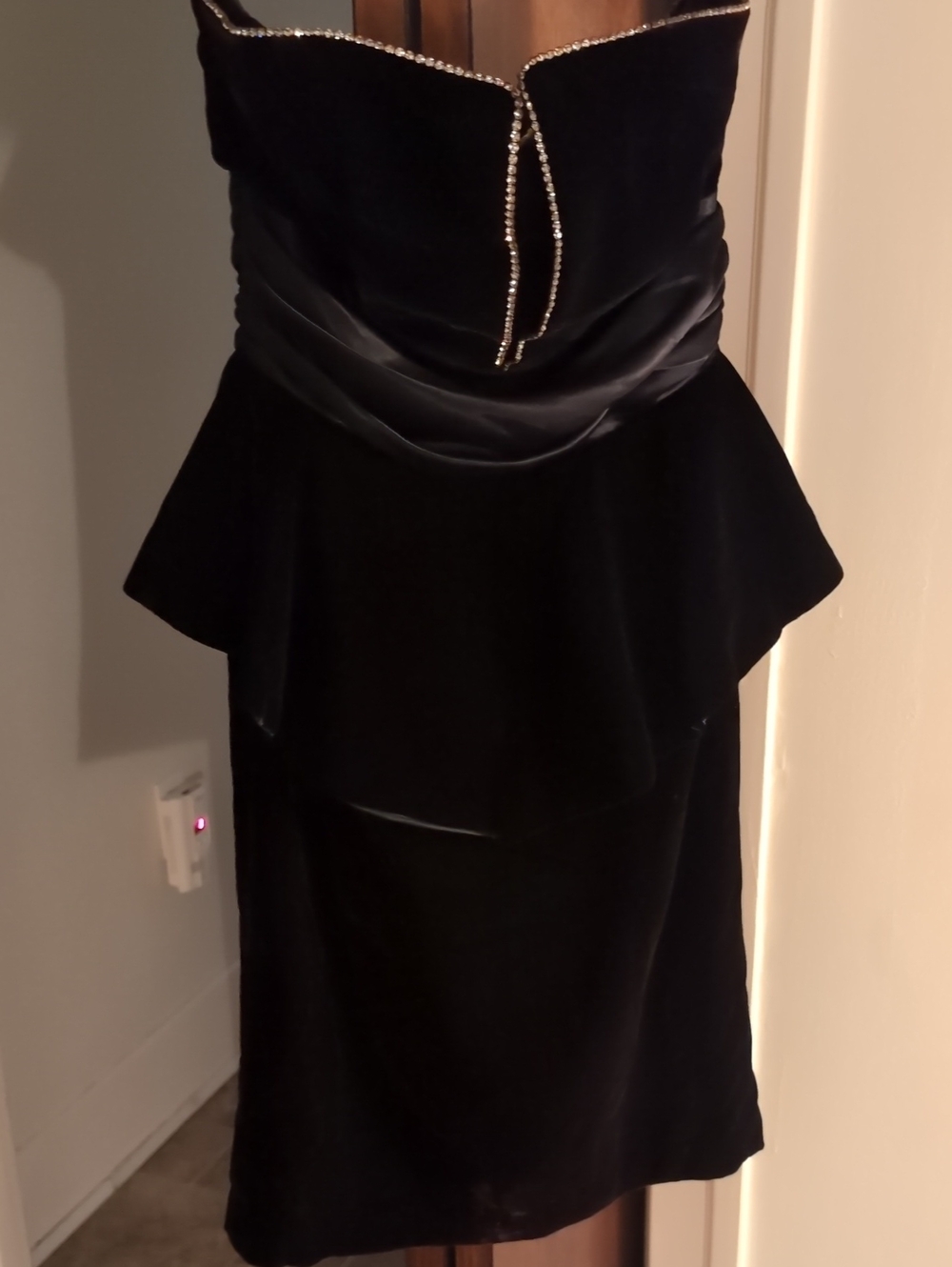Elegant Vintage Black Strapless Peplum Evening Dress with Crystal Trim